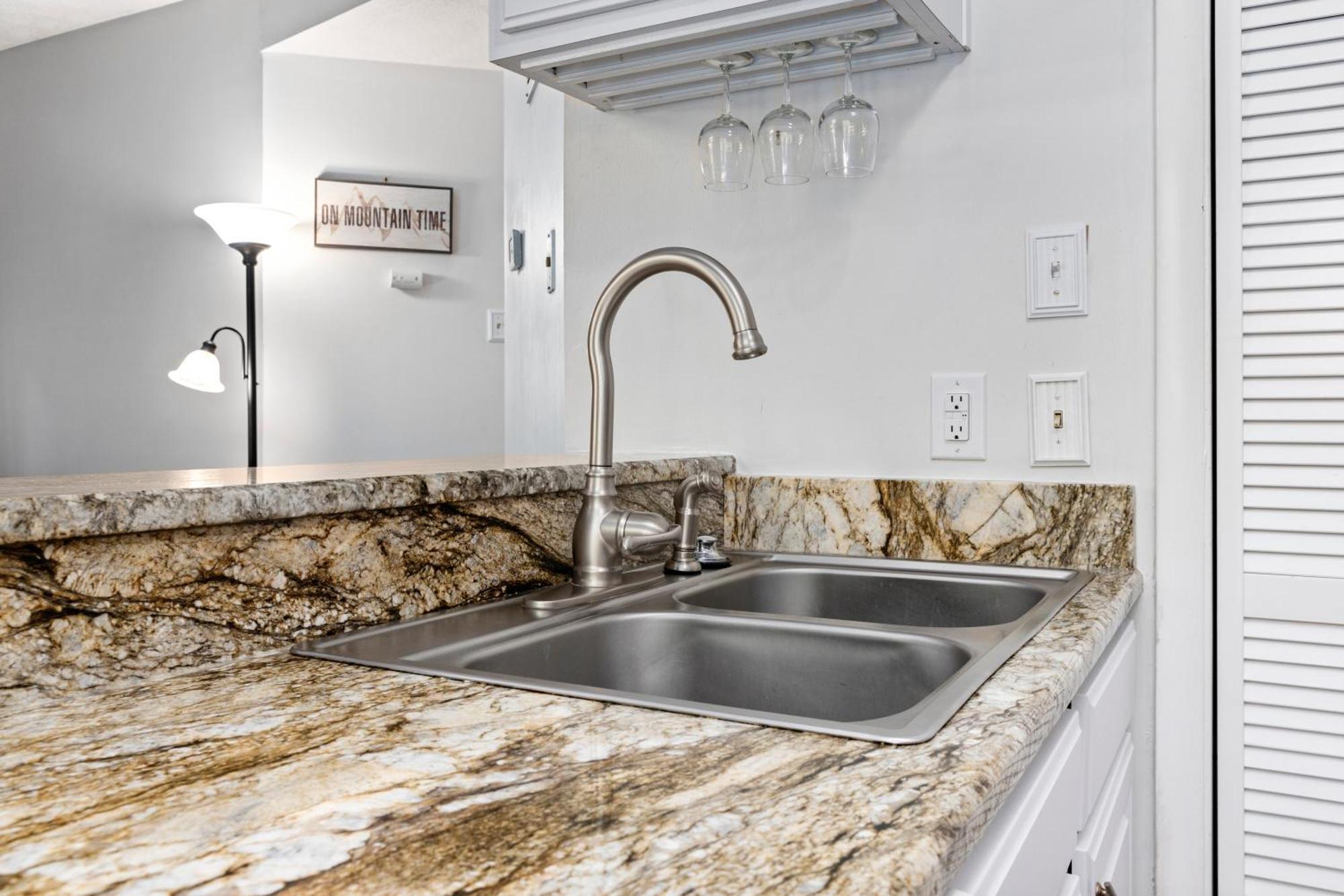 Cozy Condo In Wintergreen Resort That Sleeps 4! Lyndhurst Bagian luar foto