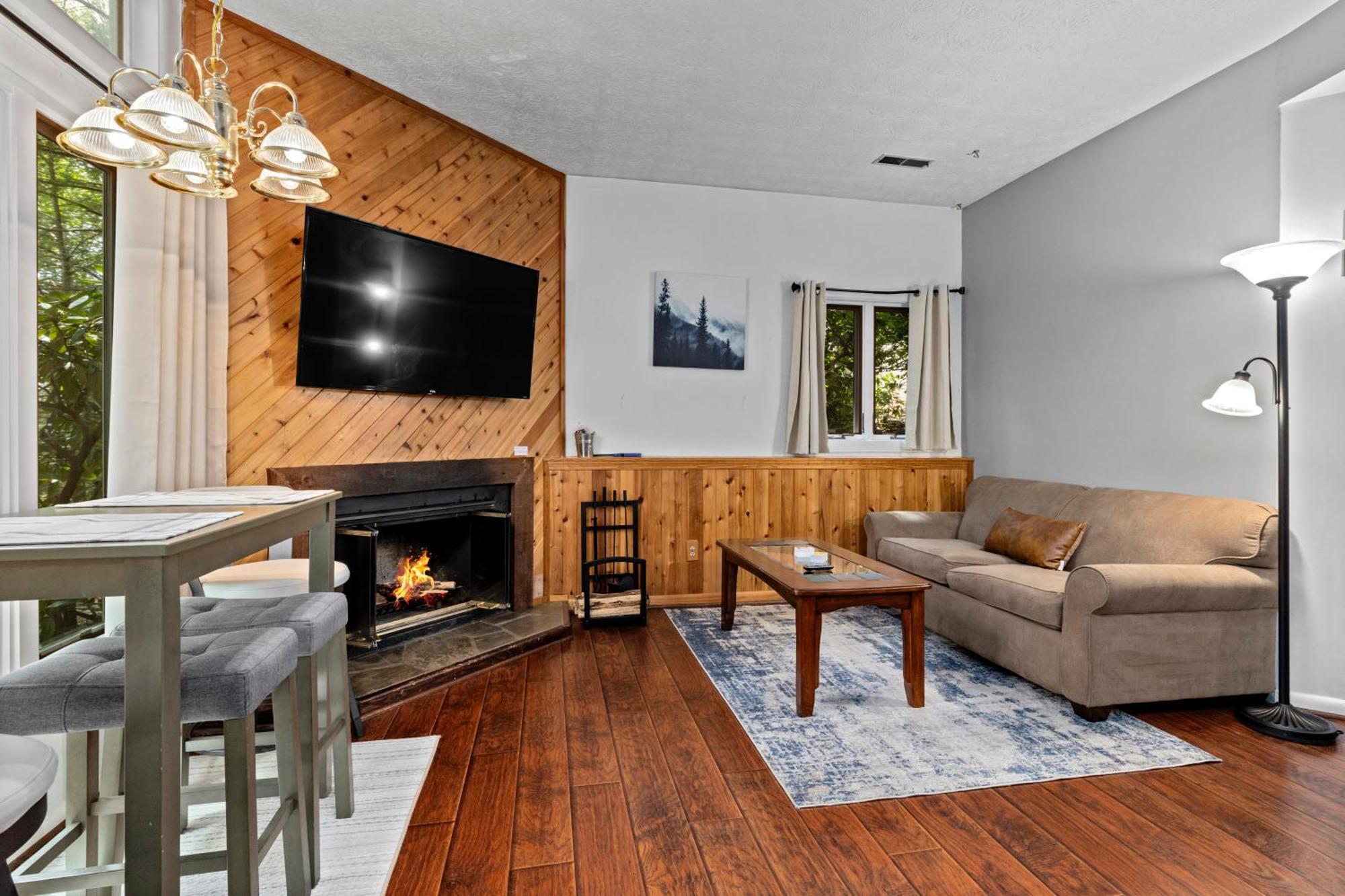Cozy Condo In Wintergreen Resort That Sleeps 4! Lyndhurst Bagian luar foto
